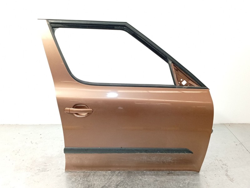 Recambio de puerta delantera derecha para skoda yeti (5l) 1.4 tsi referencia OEM IAM 5L0831056  