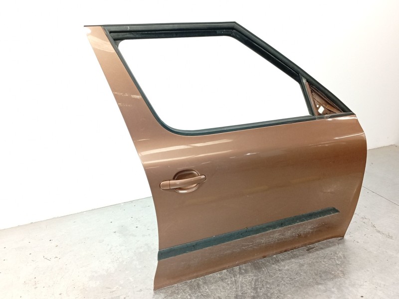 Recambio de puerta delantera derecha para skoda yeti (5l) 1.4 tsi referencia OEM IAM 5L0831056  