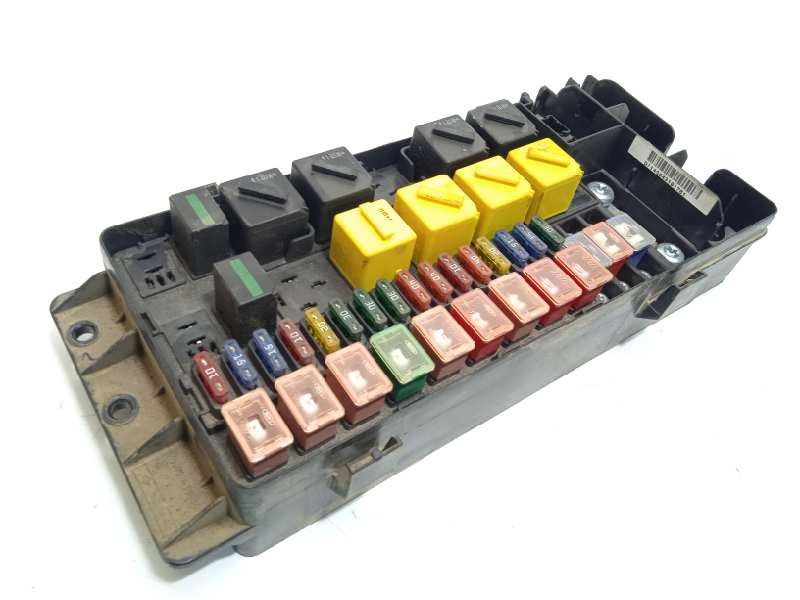 CAJA RELES / FUSIBLES YQE000300 