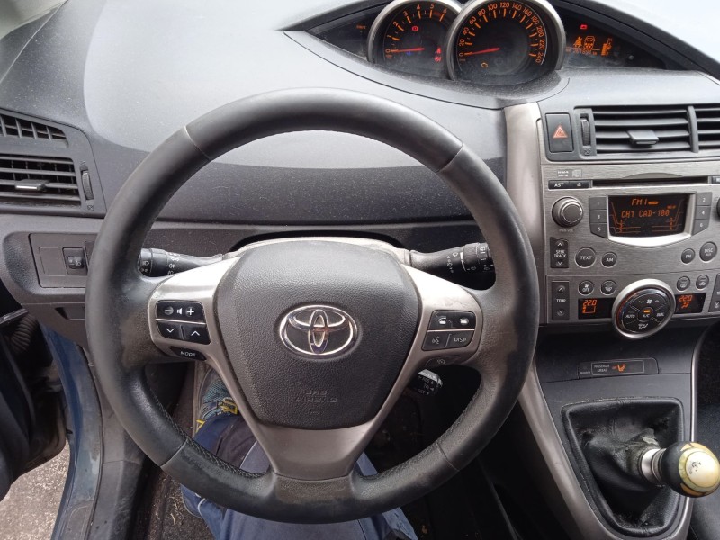 toyota verso (_r2_) del año 2009