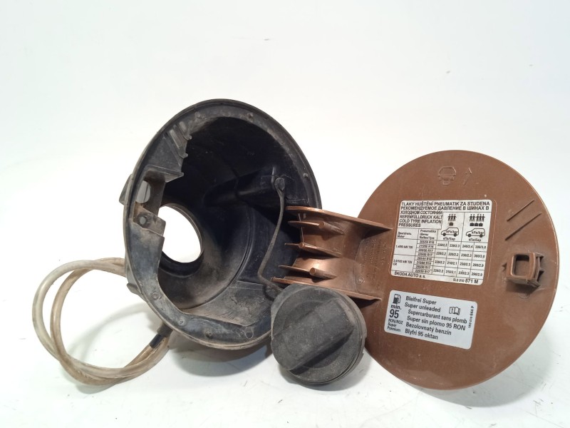 Recambio de tapa exterior combustible para skoda yeti (5l) 1.4 tsi referencia OEM IAM 5L6809702  