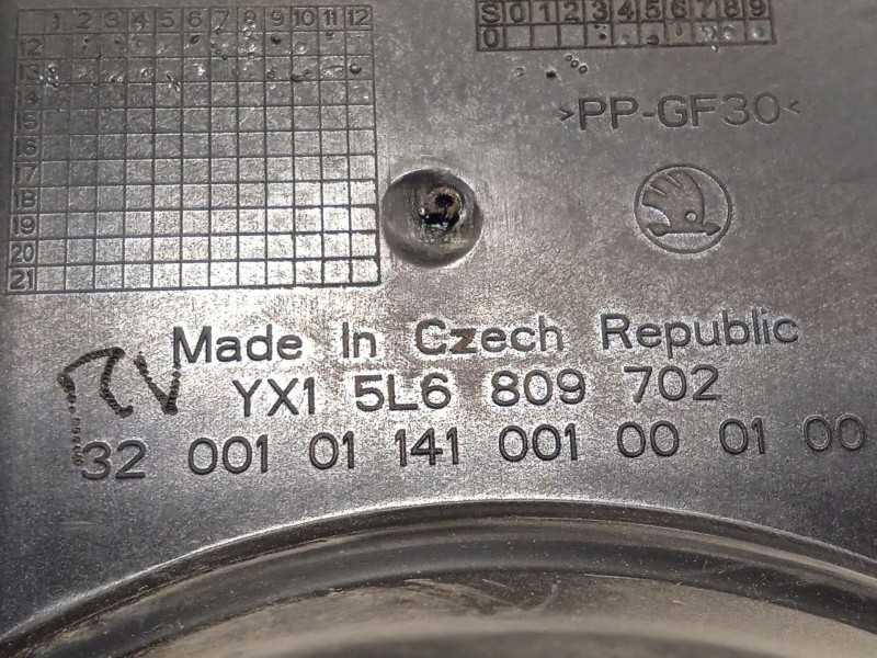 Recambio de tapa exterior combustible para skoda yeti (5l) 1.4 tsi referencia OEM IAM 5L6809702  