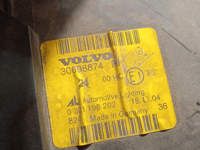 Recambio de faro derecho para volvo s40 ii (544) 2.0 d referencia OEM IAM 30698874  0301198202