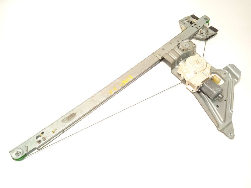 ELEVALUNAS DELANTERO IZQUIERDO A9067200046 