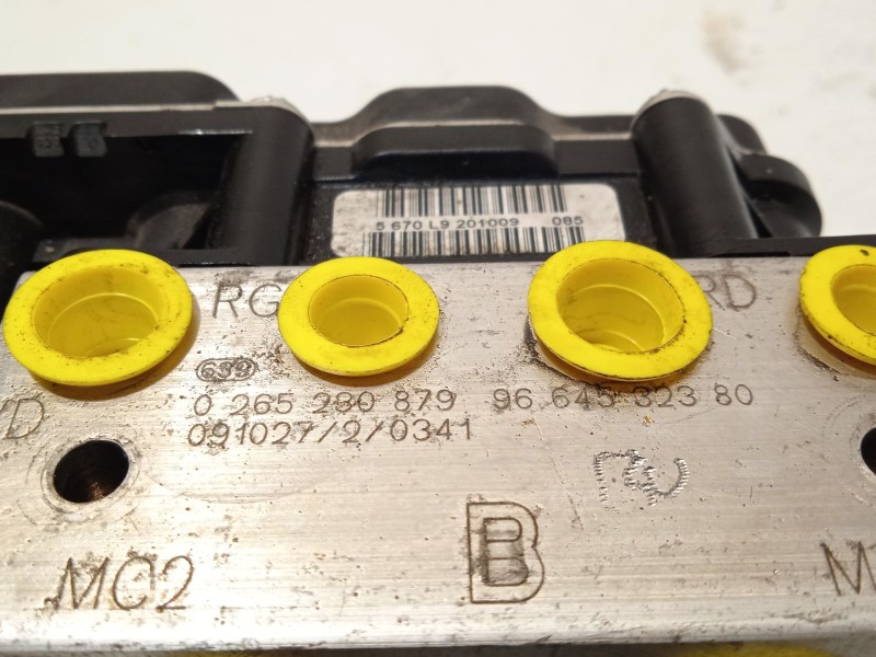 Recambio de abs para peugeot 5008 (0u_, 0e_) 1.6 hdi referencia OEM IAM 9664532380 9666848380 0265280879