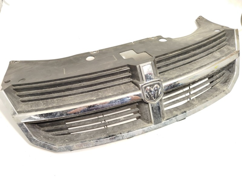 Recambio de rejilla delantera para dodge avenger 2.0 referencia OEM IAM YW40WS2AA  