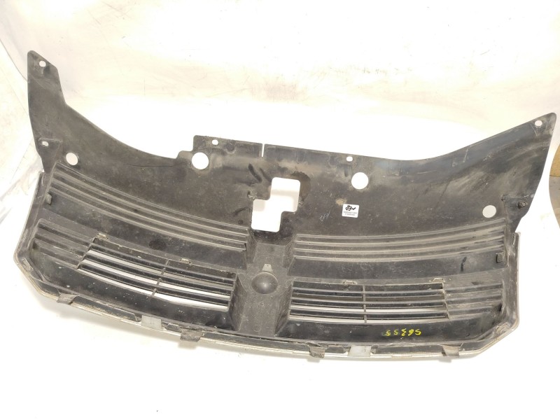 Recambio de rejilla delantera para dodge avenger 2.0 referencia OEM IAM YW40WS2AA  