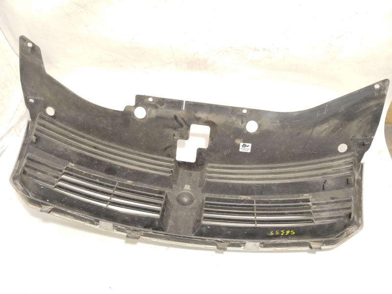 Recambio de rejilla delantera para dodge avenger 2.0 referencia OEM IAM YW40WS2AA  