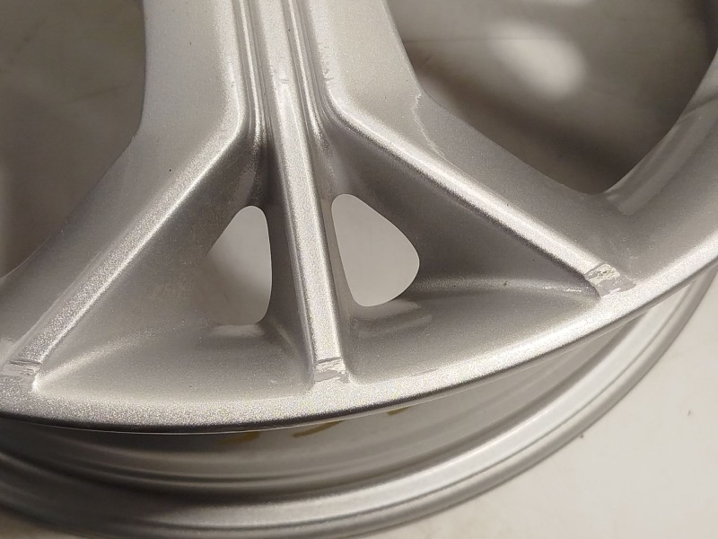 Recambio de llanta para ssangyong tivoli 1.2 referencia OEM IAM 4173035120  