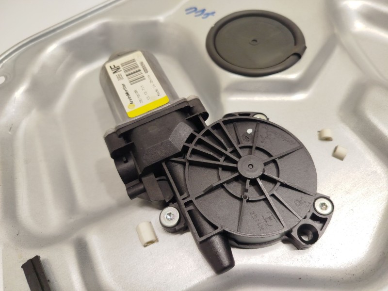 Recambio de elevalunas delantero derecho para hyundai sonata (nf) 2.0 crdi style referencia OEM IAM 400898 824813K002 