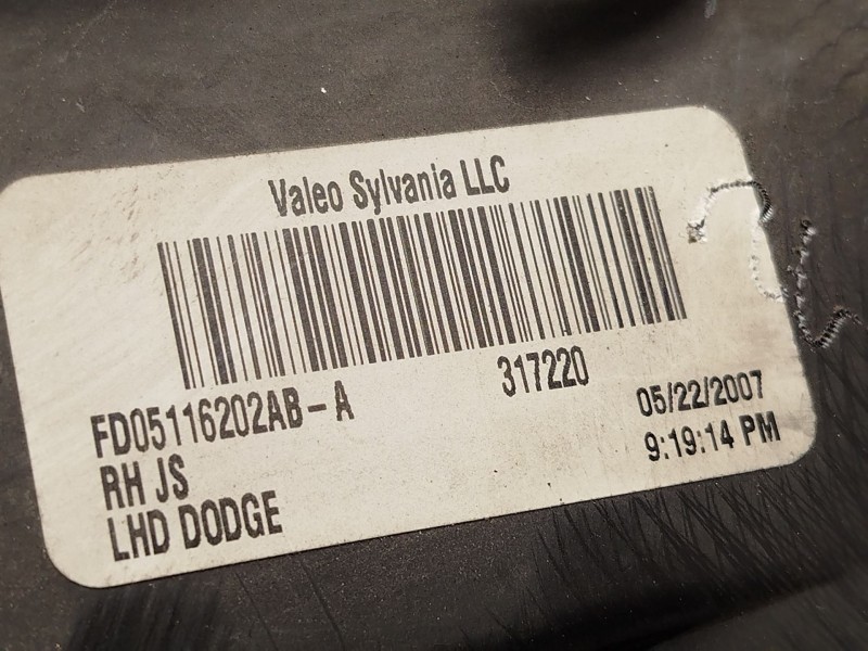 Recambio de faro derecho para dodge avenger 2.0 referencia OEM IAM 5116202AB  