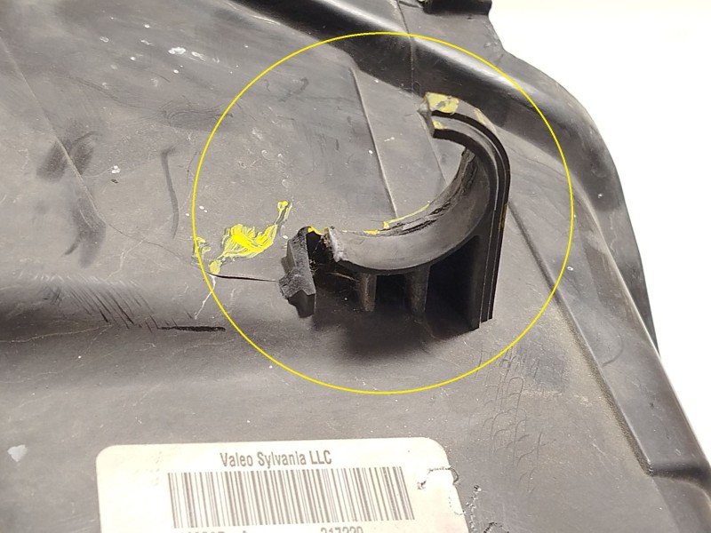 Recambio de faro derecho para dodge avenger 2.0 referencia OEM IAM 5116202AB  