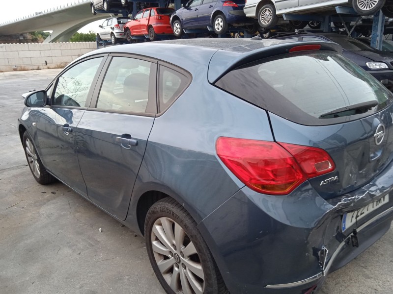 opel astra j (p10) del año 2012