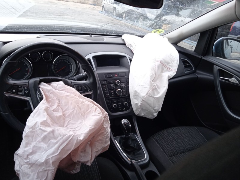 opel astra j (p10) del año 2012