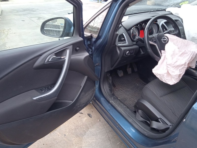 opel astra j (p10) del año 2012