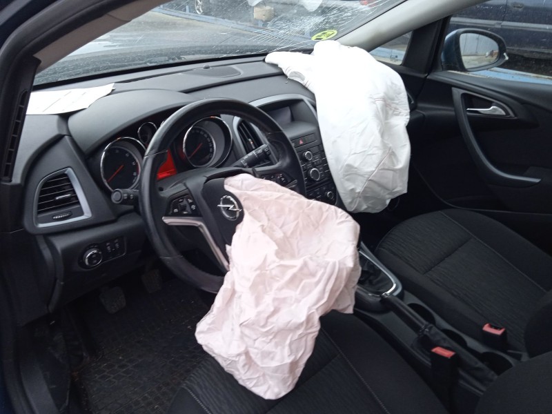 opel astra j (p10) del año 2012