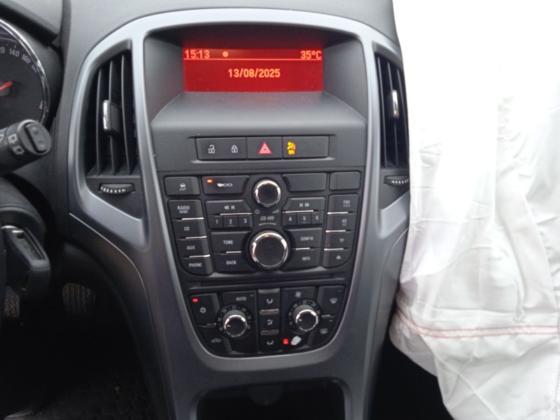 opel astra j (p10) del año 2012