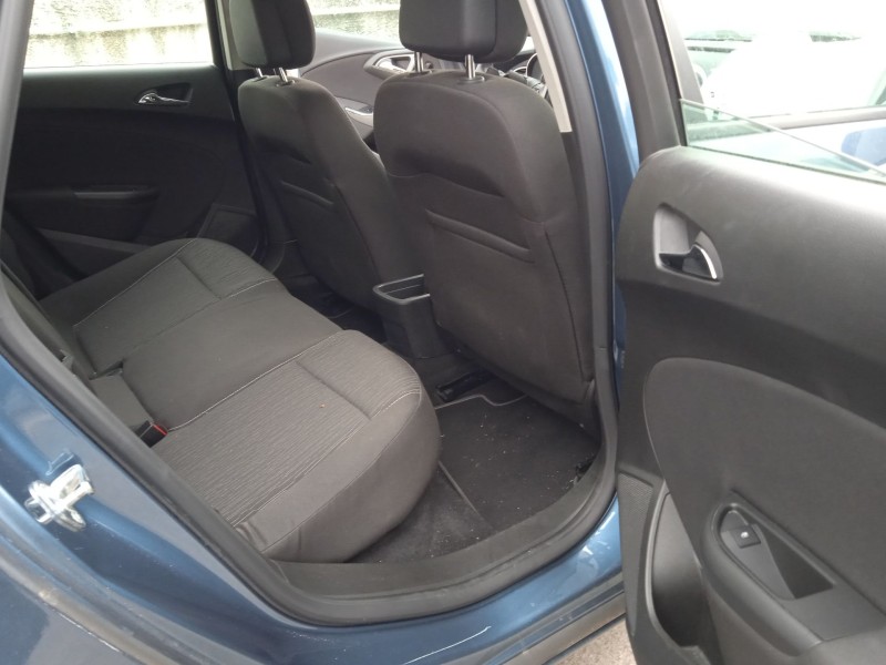 opel astra j (p10) del año 2012