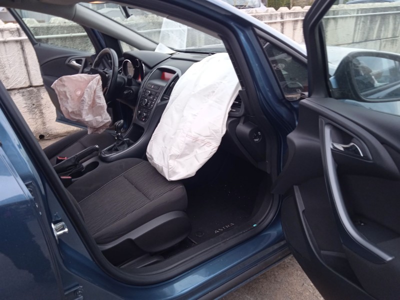 opel astra j (p10) del año 2012