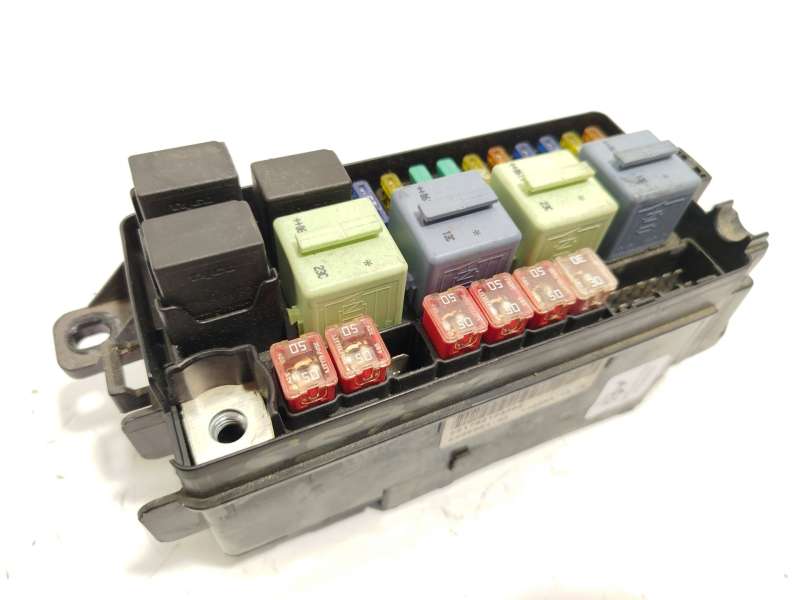 CAJA RELES / FUSIBLES 6906604 61146906614 
