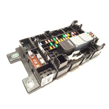 Recambio de caja reles / fusibles para land rover discovery sport (2019 - ...) 2.0 referencia OEM IAM M8D214N030AA LR144132 