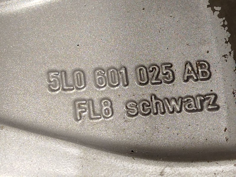 Recambio de llanta para skoda yeti (5l) 1.4 tsi referencia OEM IAM 5L0601025G 5L0601025G8Z8 