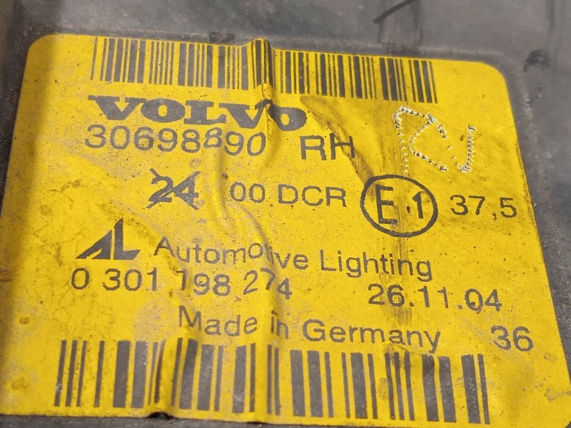 Recambio de faro derecho para volvo v50 (545) 2.0 d referencia OEM IAM 30698890  0301198274