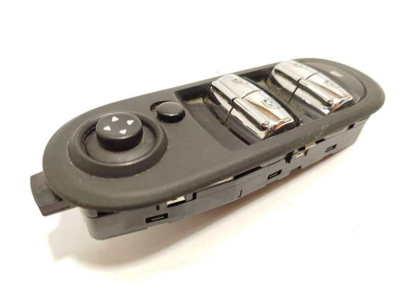 MANDO ELEVALUNAS DELANTERO IZQUIERDO 9354858 61319354858 