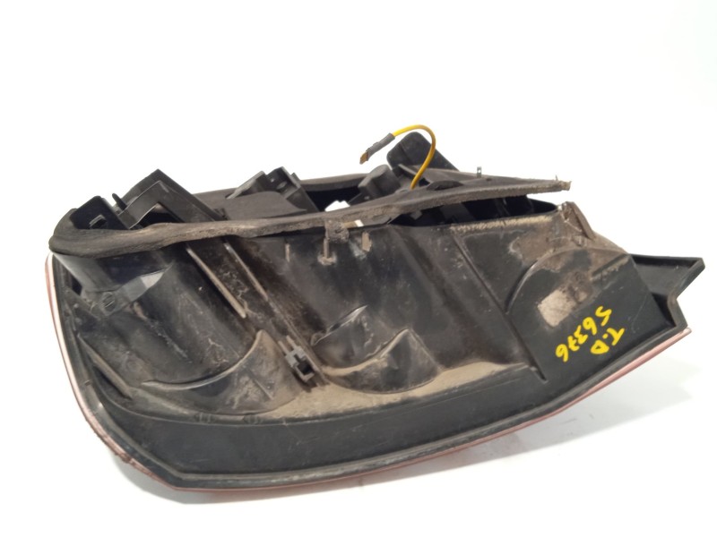 Recambio de piloto trasero derecho para peugeot 407 (6d_) 1.6 hdi 110 (6d9hzc, 6d9hyc) referencia OEM IAM 6351GC  