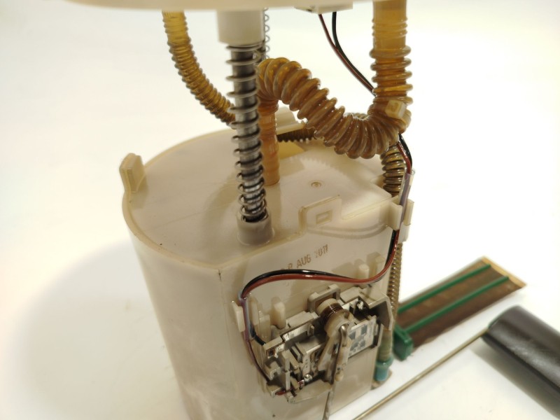 Recambio de bomba combustible para kia cee´d sw (ed) 1.6 crdi 90 referencia OEM IAM 311101H800  