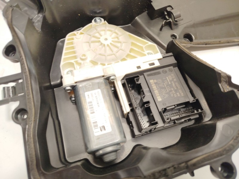 Recambio de elevalunas delantero izquierdo para seat leon (1p1) 1.9 tdi referencia OEM IAM 1P0837401J  