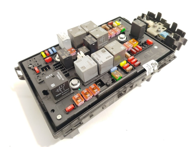 Recambio de caja reles / fusibles para opel astra j (p10) 1.7 cdti (68) referencia OEM IAM 13368641  