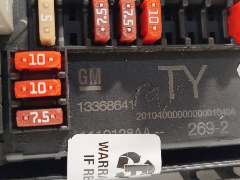 Recambio de caja reles / fusibles para opel astra j (p10) 1.7 cdti (68) referencia OEM IAM 13368641  