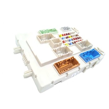 CAJA RELES / FUSIBLES 31453131 