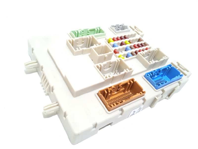 CAJA RELES / FUSIBLES 31453131 