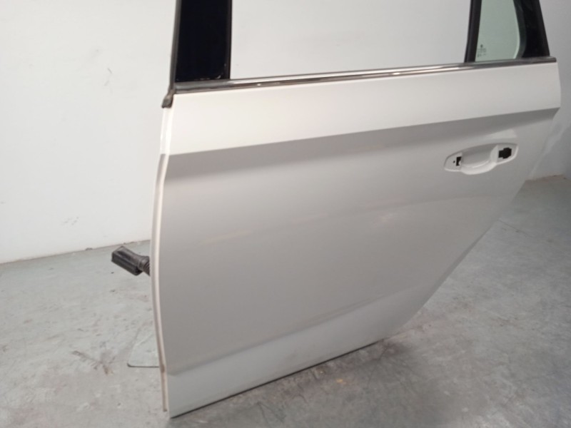 Recambio de puerta trasera izquierda para skoda kamiq (nw4) 1.0 tsi referencia OEM IAM 658833051B  