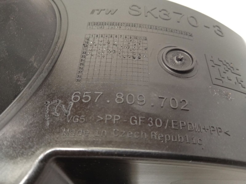 Recambio de tapa exterior combustible para skoda kamiq (nw4) 1.0 tsi referencia OEM IAM 657809702  