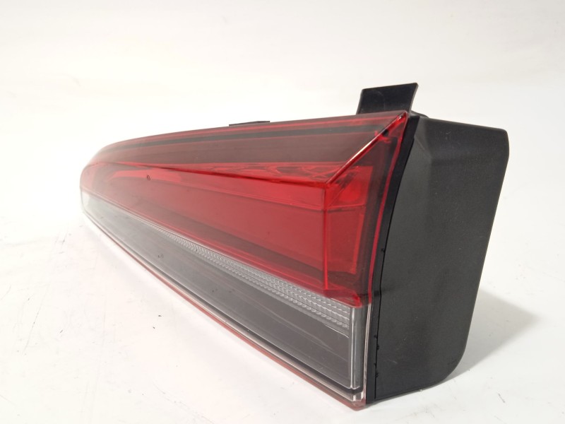 Recambio de piloto trasero derecho interior para skoda kamiq (nw4) 1.0 tsi referencia OEM IAM 658945308  