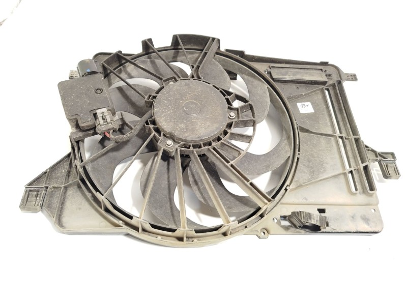 Recambio de electroventilador para ford focus iii 1.6 tdci referencia OEM IAM 8V618C607EB 2269553 