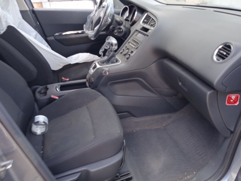 peugeot 5008 (0u_, 0e_) del año 2011