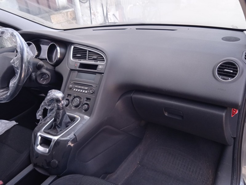 peugeot 5008 (0u_, 0e_) del año 2011