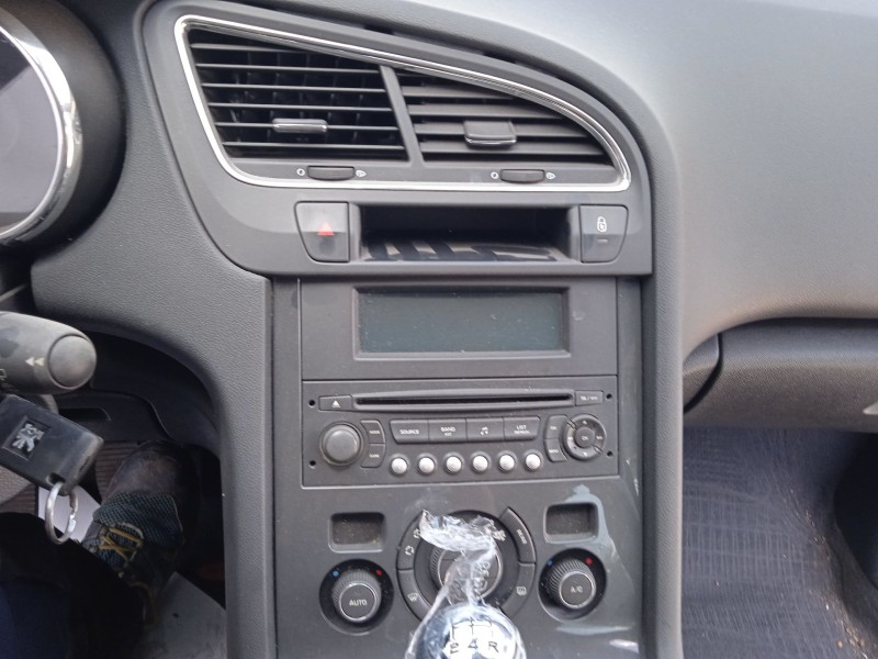 peugeot 5008 (0u_, 0e_) del año 2011