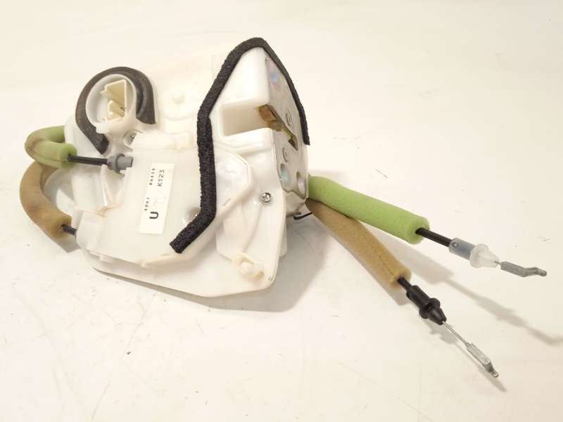 CERRADURA PUERTA TRASERA DERECHA KB7W72310 