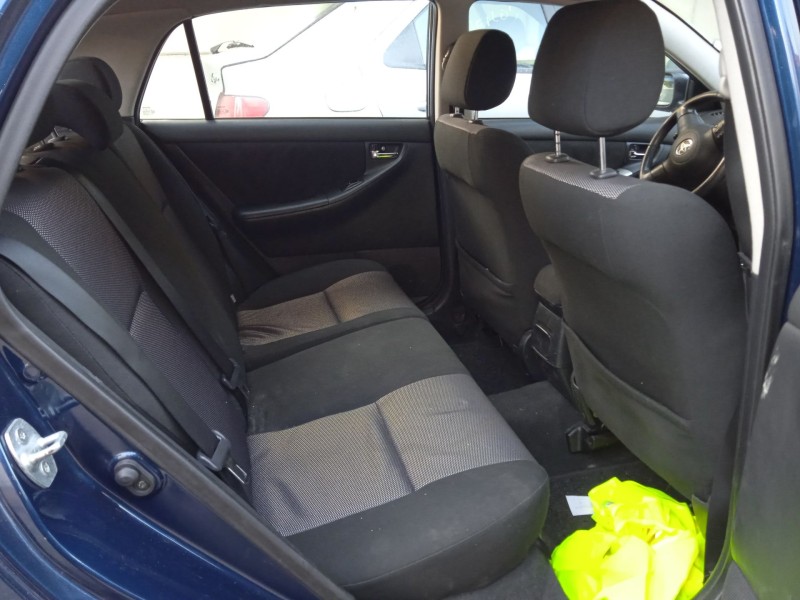 toyota corolla (_e12_) del año 2006