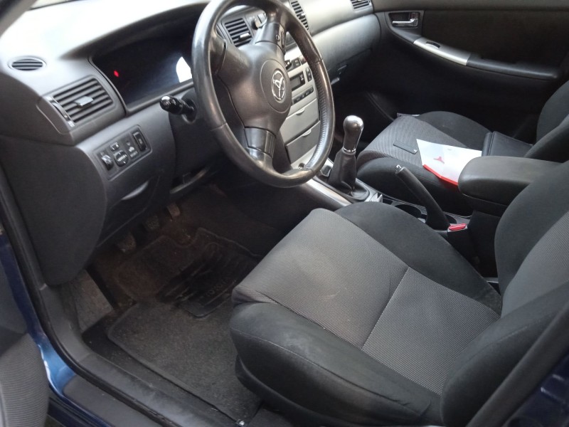 toyota corolla (_e12_) del año 2006