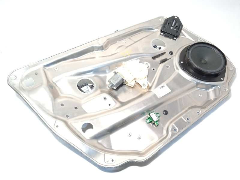 ELEVALUNAS DELANTERO IZQUIERDO A2048200142 