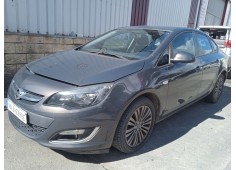 OPEL ASTRA J SEDÁN
