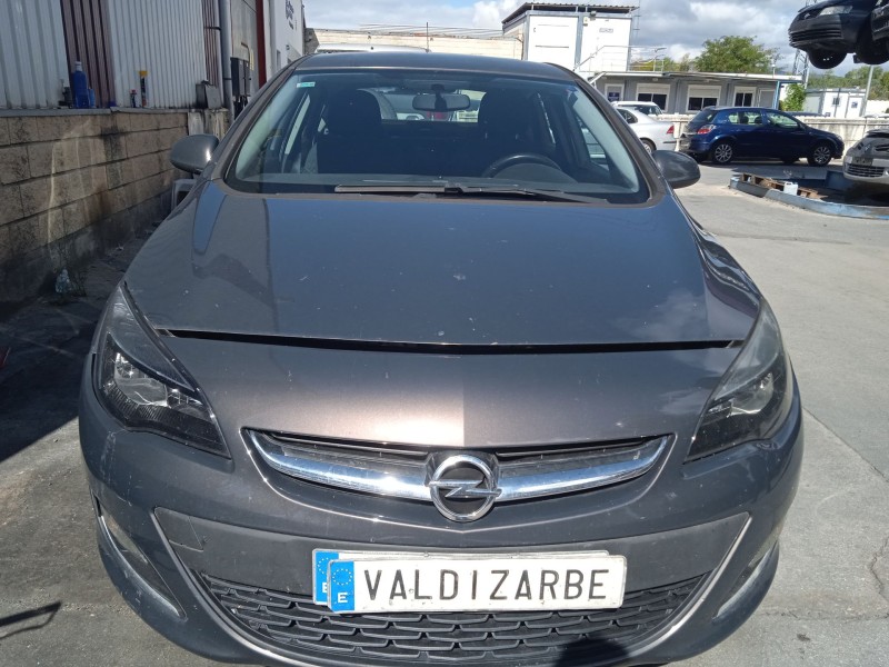 opel astra j sedán del año 2013