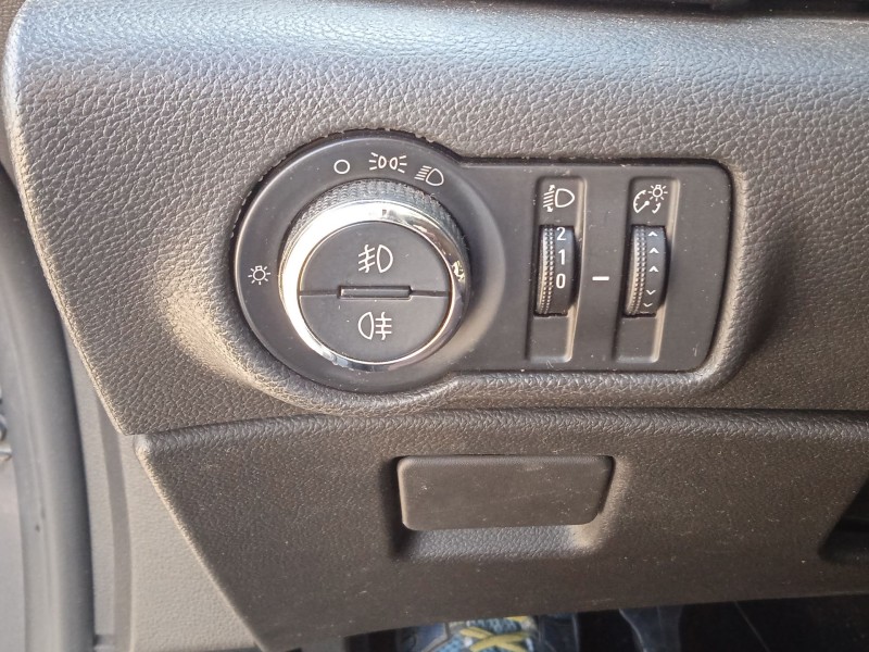 opel astra j sedán del año 2013