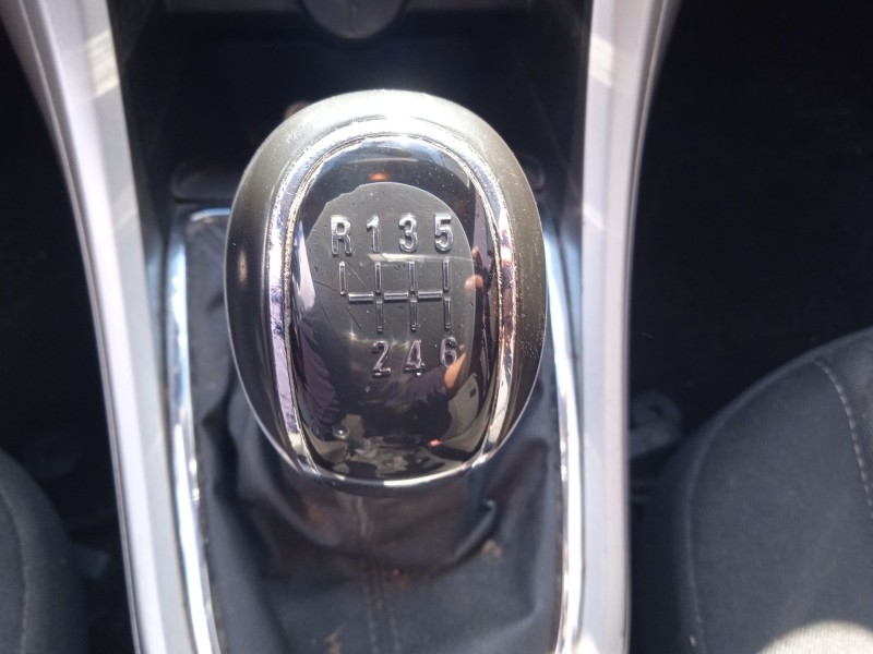 opel astra j sedán del año 2013